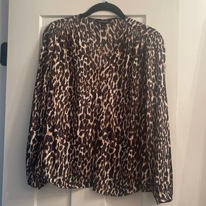 Banana Republic V neck animal print blouse size small petite